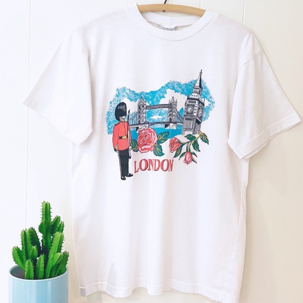 ❌SOLD❌VTG 90s Blair London Palace Guard Big Ben Tee